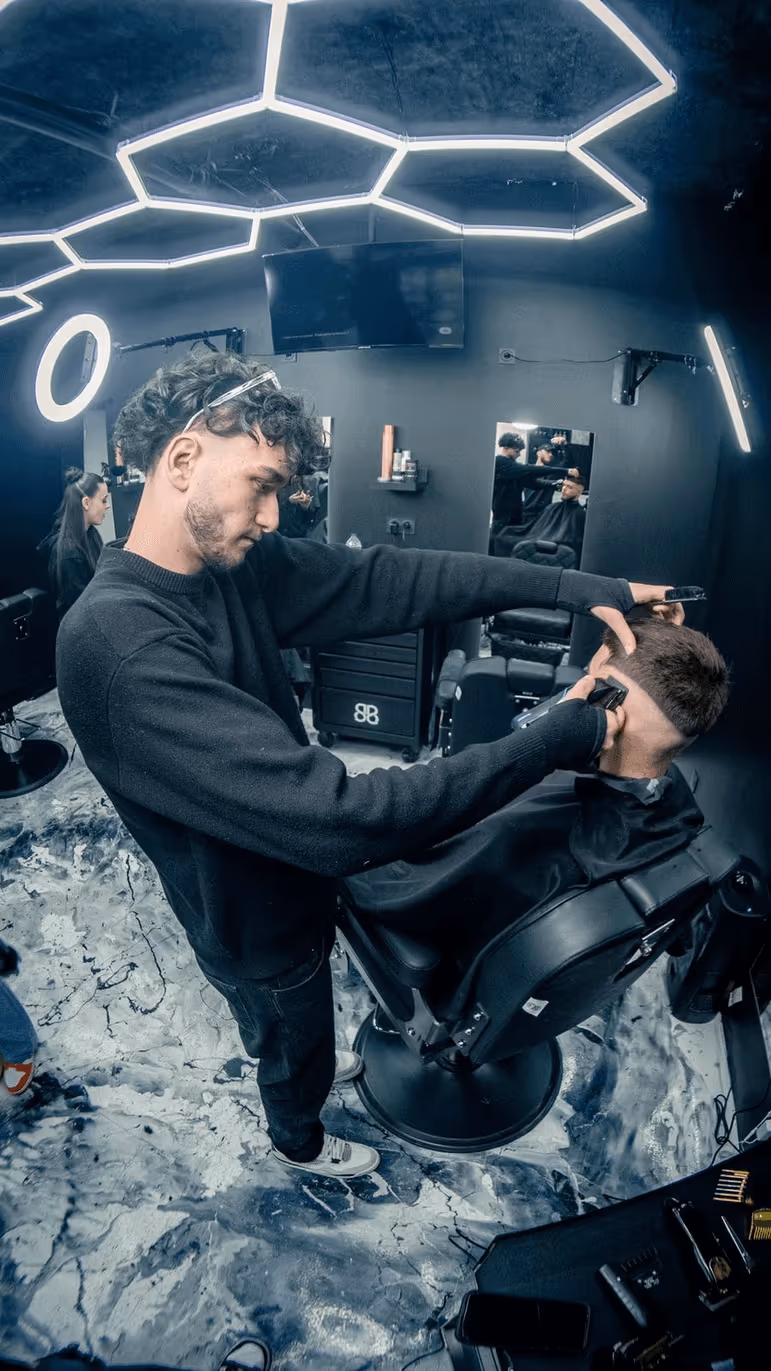 LARZ BARBER